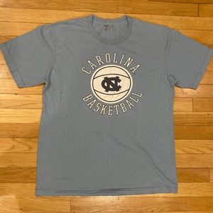 Men’s Short Sleeve UNC Baskeyball T-Shirt. Size L. Good condition.